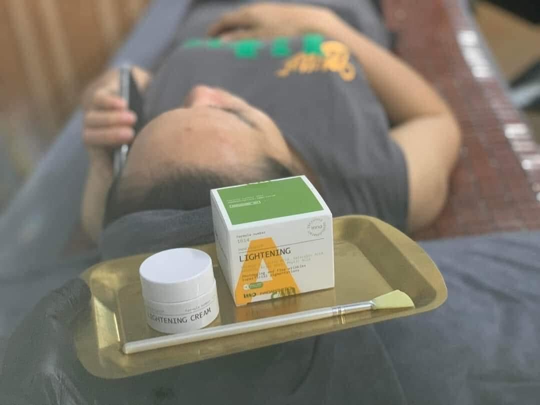 Peel trị mụn ẩn, đầu đen trẻ hóa da Lightening innoaesthetics