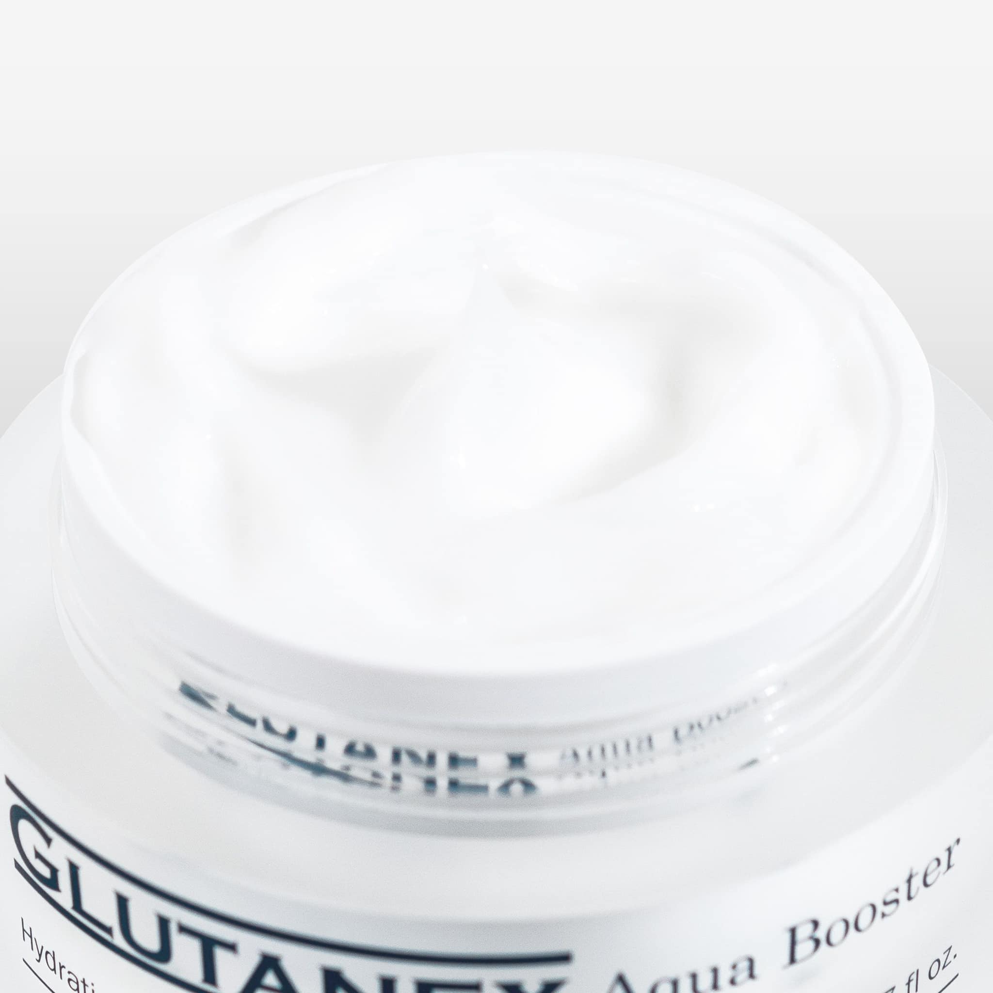 Kem-Duong-Am-Glutanex-Aqua-Booster-50ml-Cap-Nuoc-Chuyen-Sau-Lam-Diu-Va-Duong-Sang-Da-Tuc-Thi-2.jpg?v=1776408783