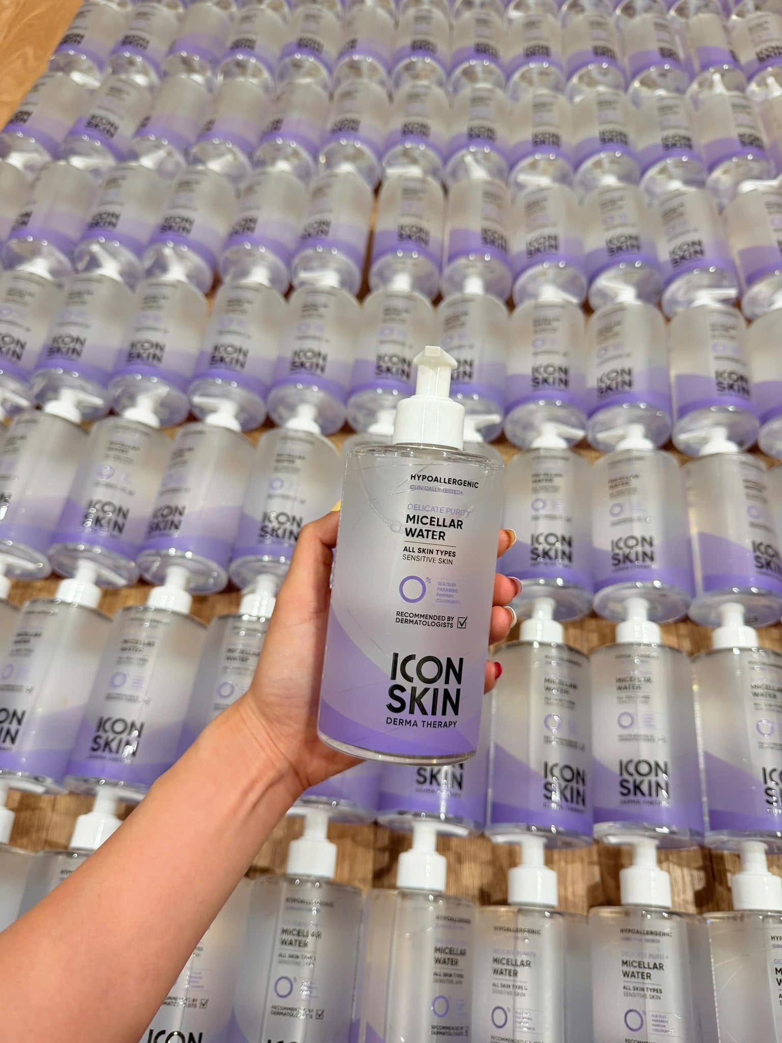 Nước tẩy trang dịu nhẹ cho da sạch khoẻ Icon Skin Delicate Purity Micellar Water 5.jpg