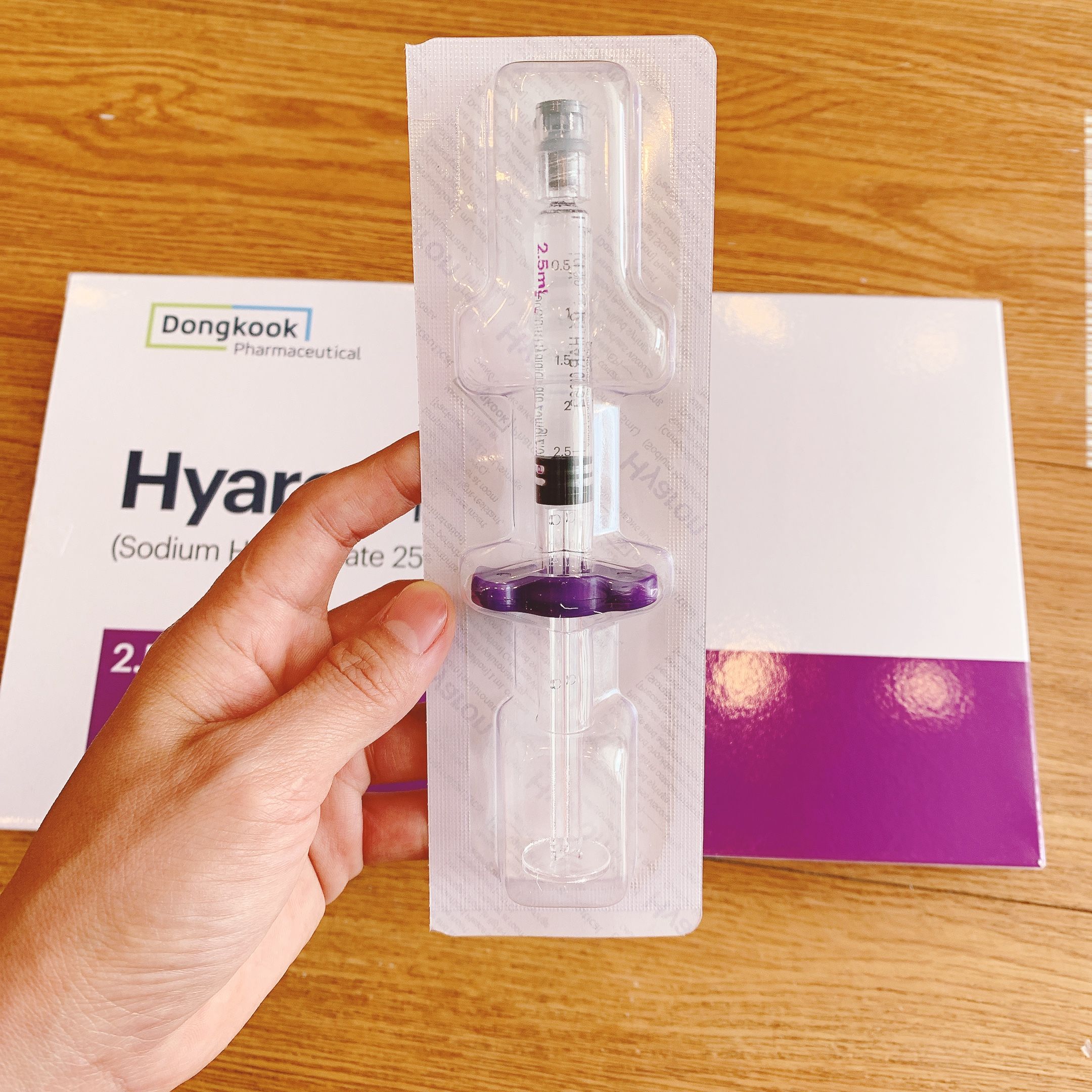 Tinh-chat-Hyaron-tre-hoa-da-cang-bong-da-1-hop-10-ong_Tinh chất Hyaron trẻ hóa da, căng bóng da 1 hộp 10 ống.jpg