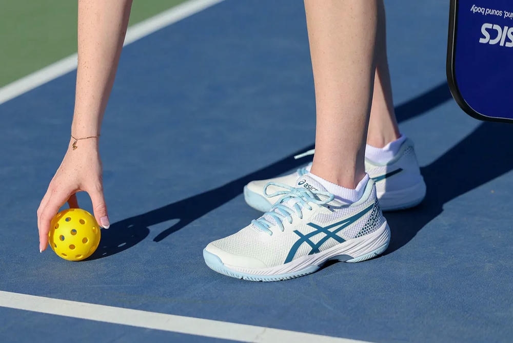 Giày Pickleball Asics có gì nổi bật? Từ công nghệ đến trải nghiệm