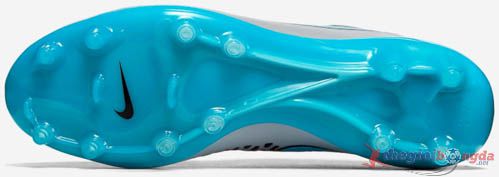 chọn gi&agrave;y đ&aacute; b&oacute;ng 02