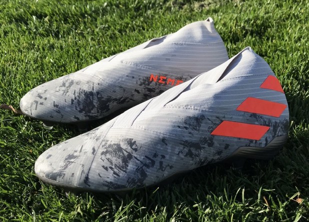 gi&agrave;y đ&aacute; b&oacute;ng adidas 01