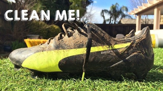 Hướng dẫn chăm s&oacute;c,bảo quản gi&agrave;y đ&aacute; b&oacute;ng 01