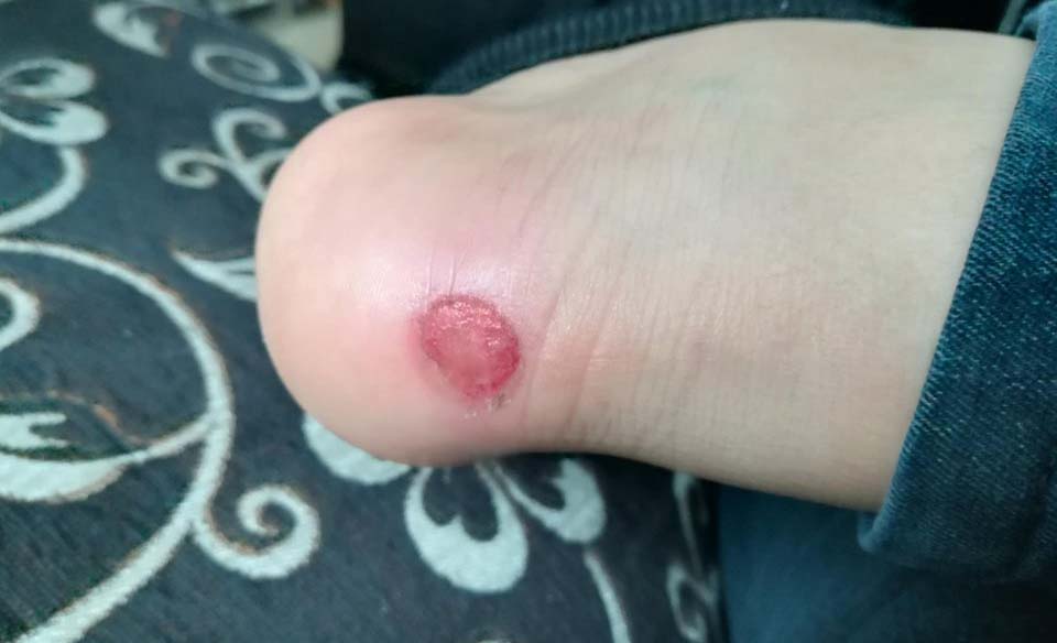 Hướng dẫn chăm s&oacute;c,bảo quản gi&agrave;y đ&aacute; b&oacute;ng 03