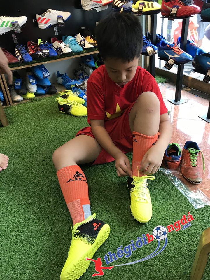 HƯỚNG D&Acirc;N C&Aacute;CH CHỌN GI&Agrave;Y Đ&Aacute; B&Oacute;NG D&Agrave;NH CHO TRẺ EM 01