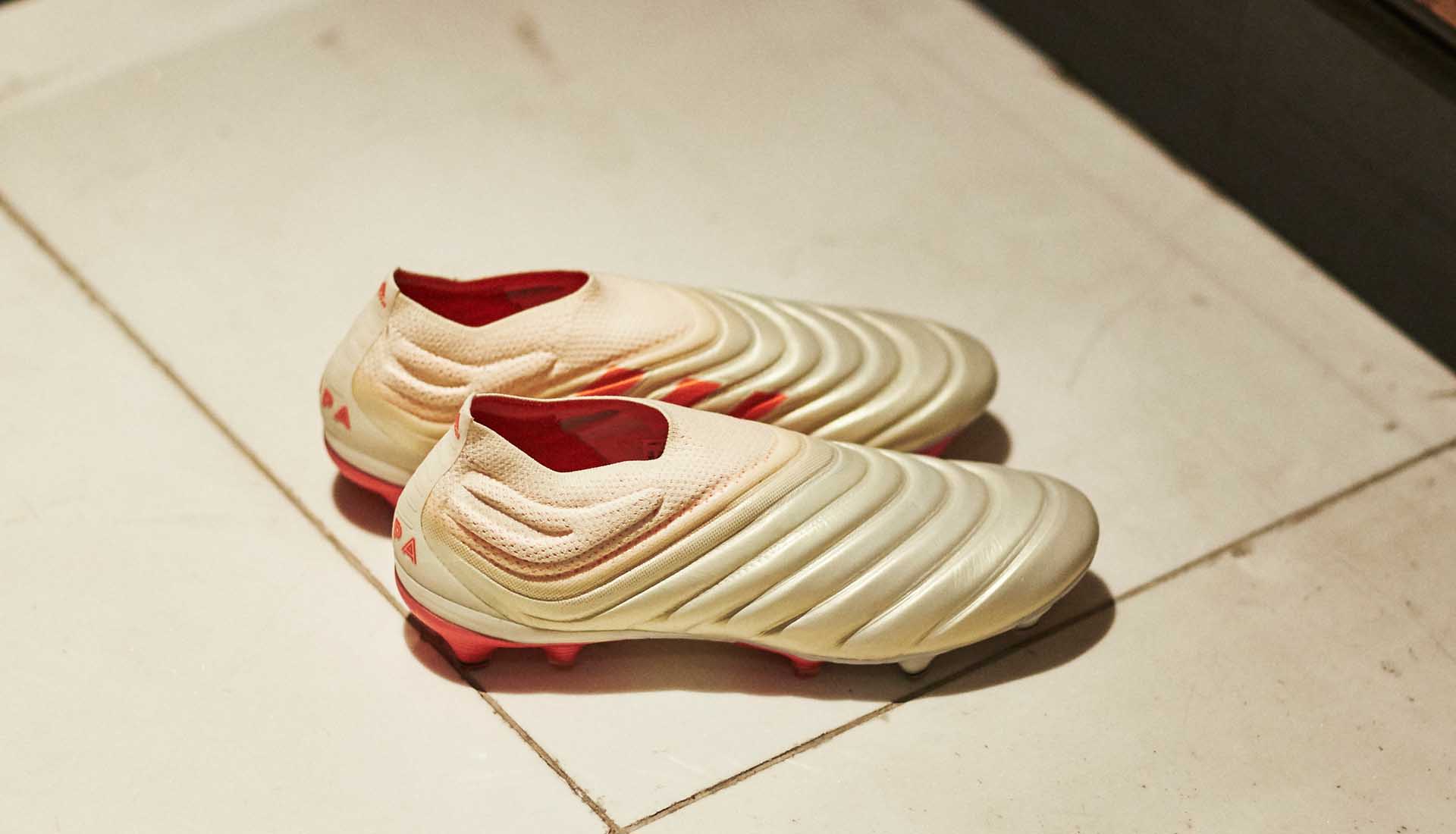 Top 30 đ&ocirc;i gi&agrave;y b&oacute;ng đ&aacute; của thập kỉ qua 3