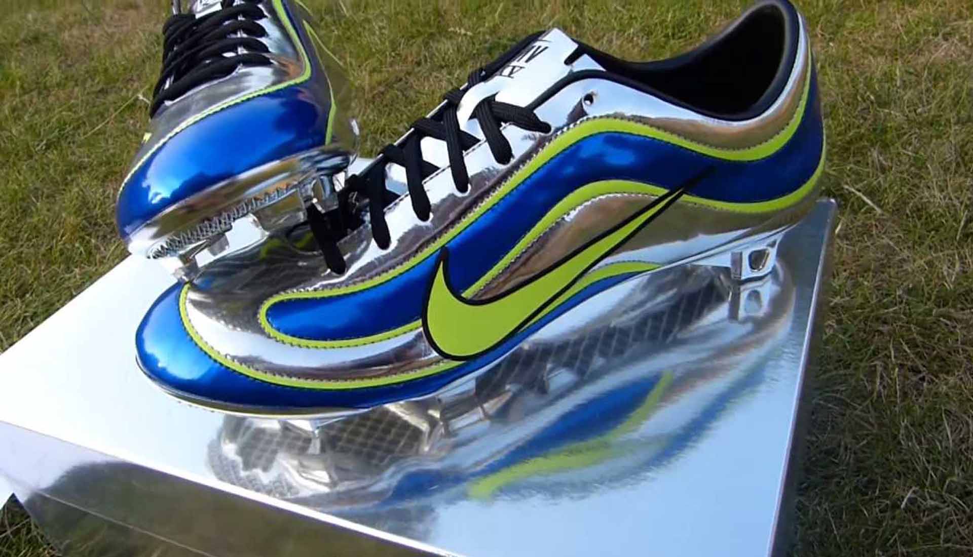 Top 30 đ&ocirc;i gi&agrave;y b&oacute;ng đ&aacute; của thập kỉ qua 17