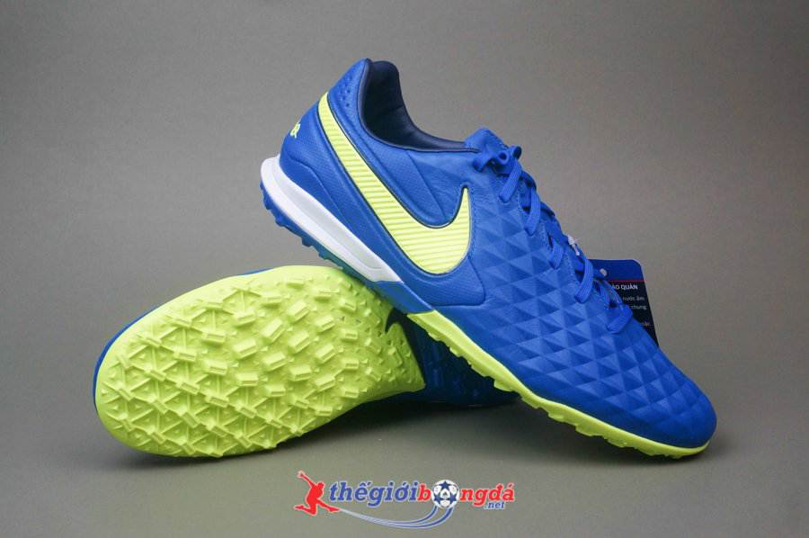 Top 5 Mẫu Gi&agrave;y Đ&aacute; B&oacute;ng Sale Hot Nhất Th&aacute;ng 8 02