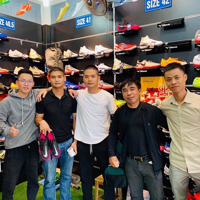 kh&aacute;ch h&agrave;ng thế giới b&oacute;ng đ&aacute; 01