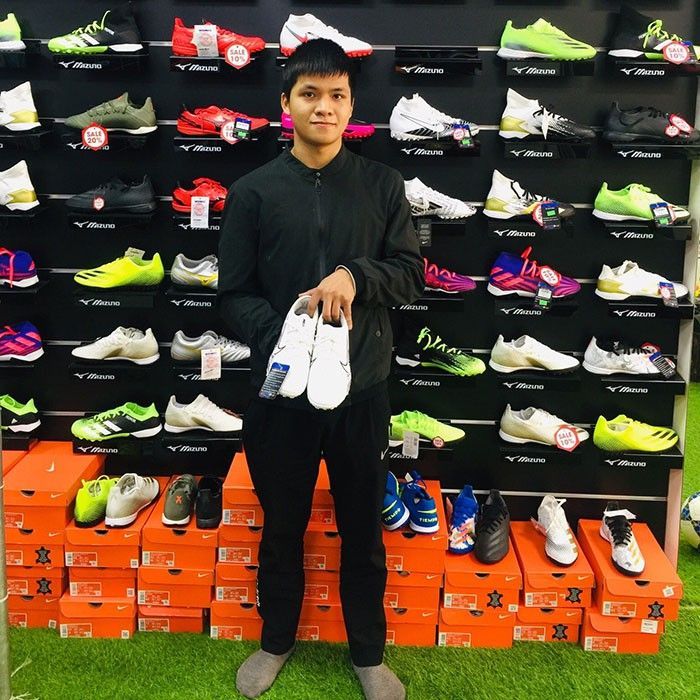 kh&aacute;ch h&agrave;ng thế giới b&oacute;ng đ&aacute; 24