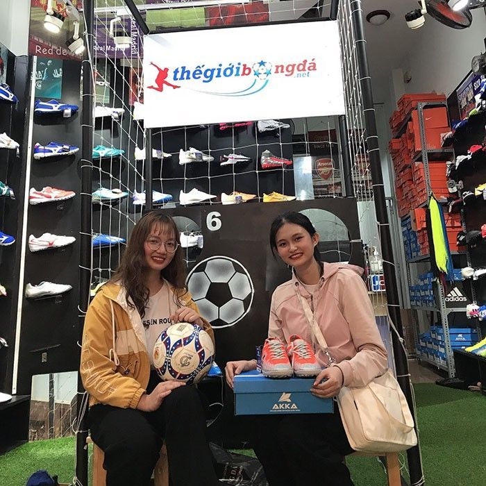 kh&aacute;ch h&agrave;ng thế giới b&oacute;ng đ&aacute; 28