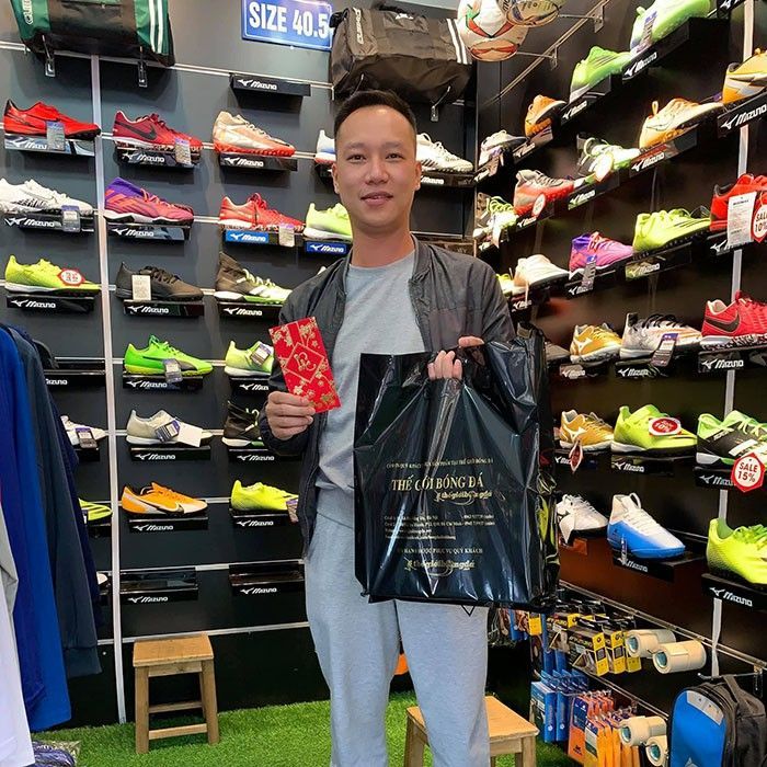 kh&aacute;ch h&agrave;ng thế giới b&oacute;ng đ&aacute; 19