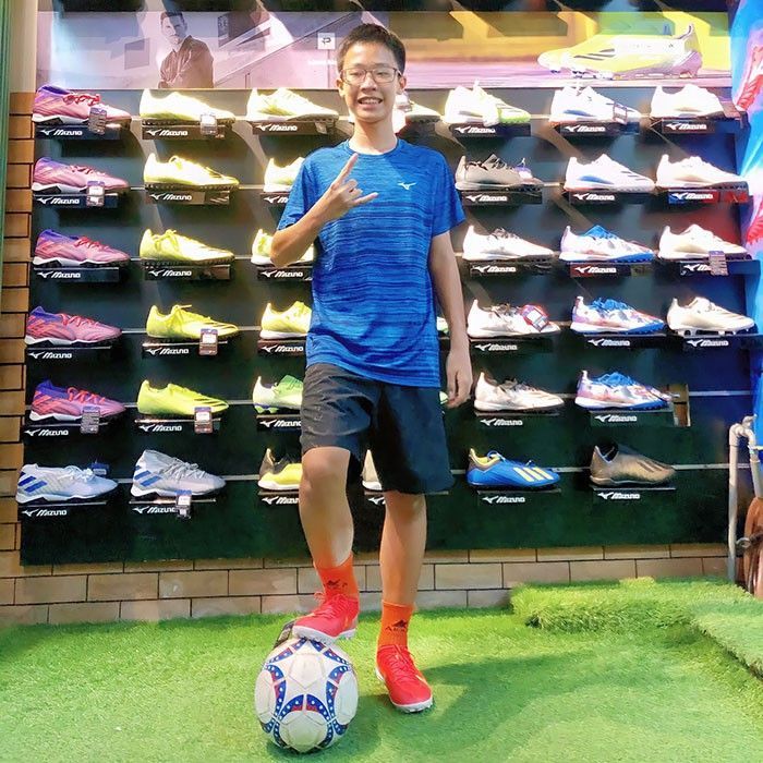 kh&aacute;ch h&agrave;ng thế giới b&oacute;ng đ&aacute; 09