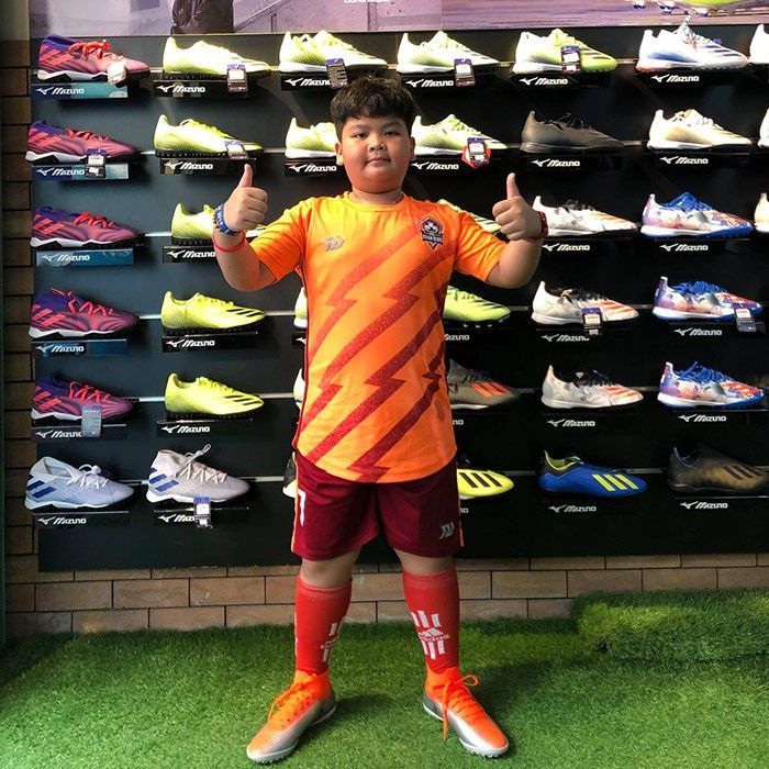 kh&aacute;ch h&agrave;ng thế giới b&oacute;ng đ&aacute; 08