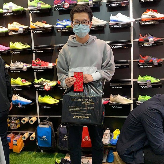 kh&aacute;ch h&agrave;ng thế giới b&oacute;ng đ&aacute; 20