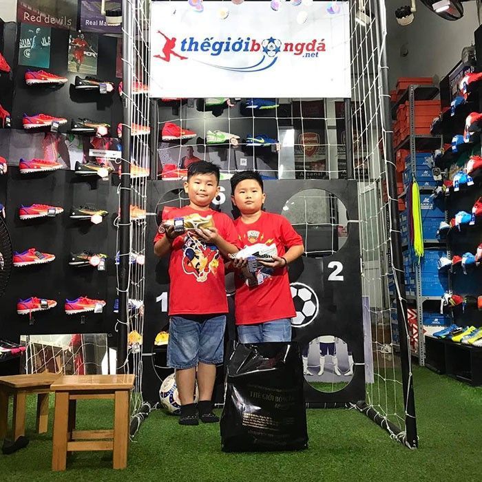 kh&aacute;ch h&agrave;ng thế giới b&oacute;ng đ&aacute; 03