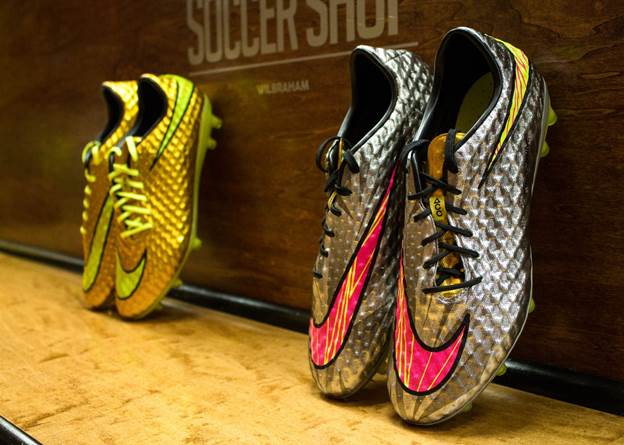 2 phối màu vàng đồng và bạc dành riêng cho Neymar từng tạo nên cơn sốt rất lớn trên toàn thế giới
