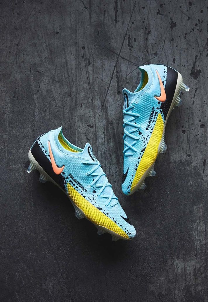 Top 10 mẫu gi&agrave;y đ&aacute; b&oacute;ng 71