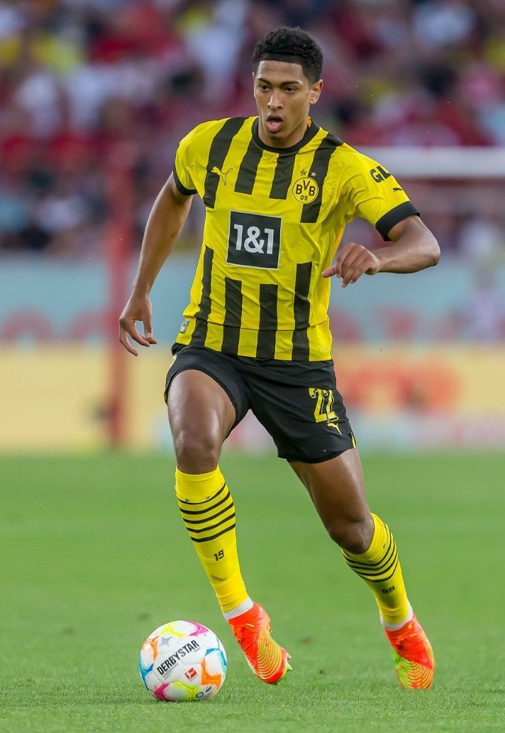 Top 10 mẫu gi&agrave;y đ&aacute; b&oacute;ng 2022 - 2023 82