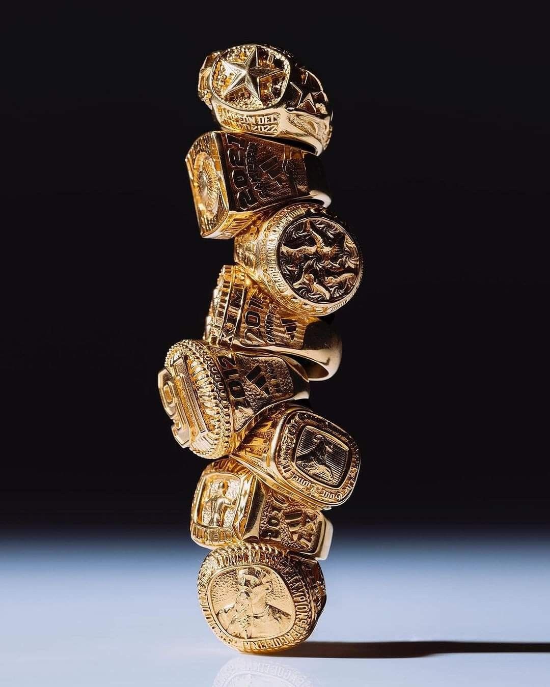 8 chiếc nhẫn tượng trưng cho 8 danh hiệu quả bóng vàng trong sự nghiệp Lionel Messi