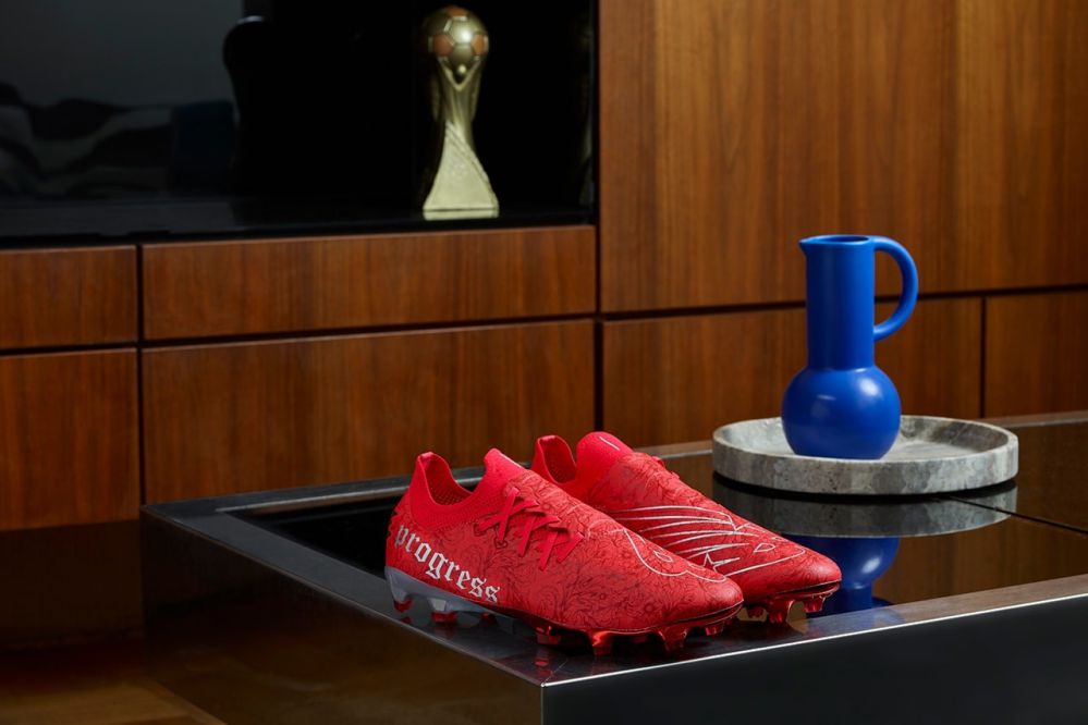 New Balance Furon V7 Bukayo Saka 1