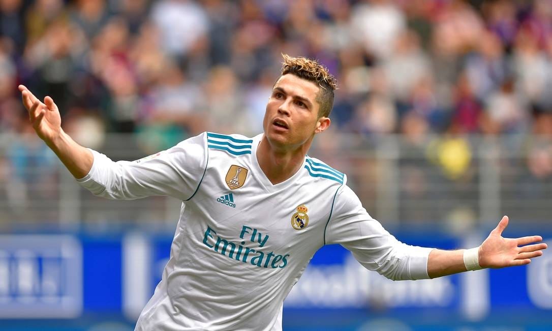 Ronaldo - Top 10 Tiền Đạo hay nhất thế giới mọi thời đại
