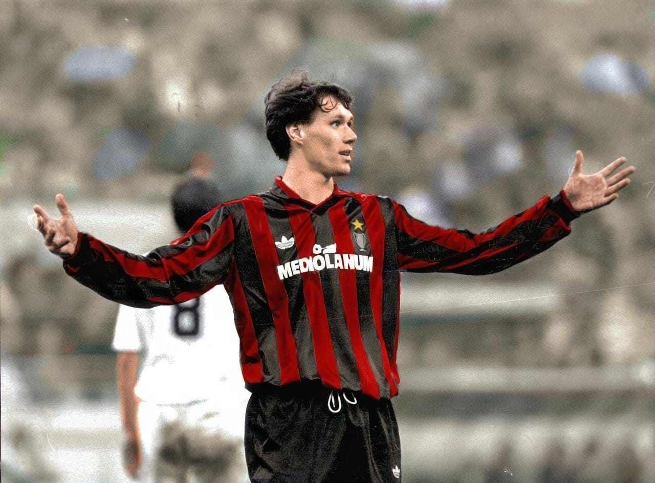 Marco van Basten - Top 10 Tiền Đạo hay nhất thế giới mọi thời đại
