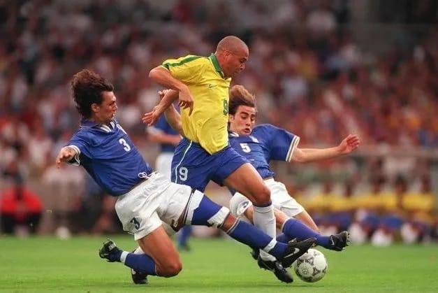 Ronaldo Nazario - Top 10 Tiền Đạo hay nhất thế giới mọi thời đại
