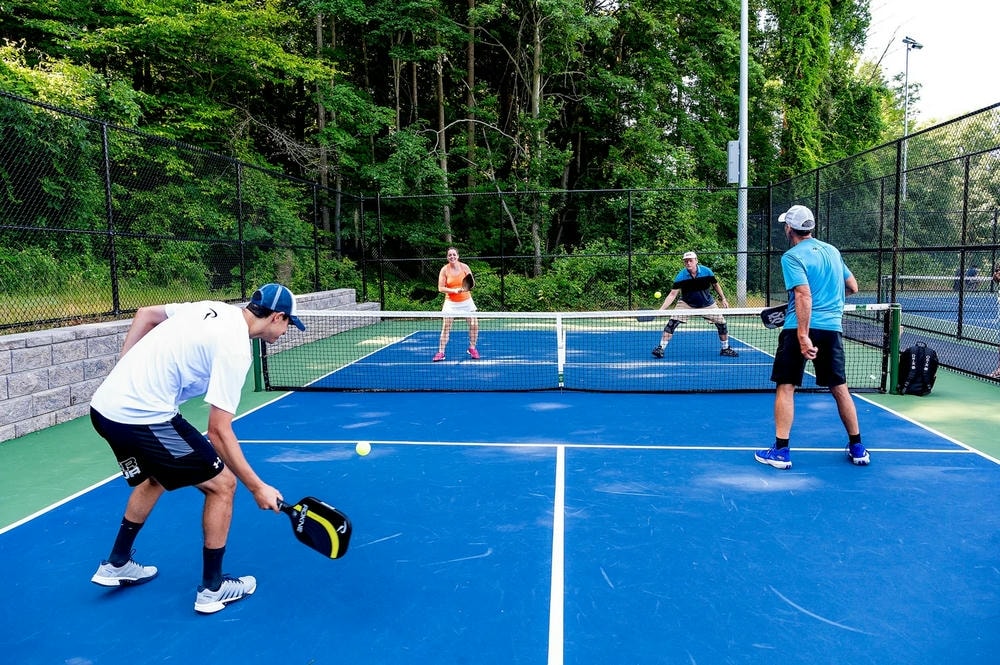 So-sanh-Pickleball-va-Tennis-2-.jpg