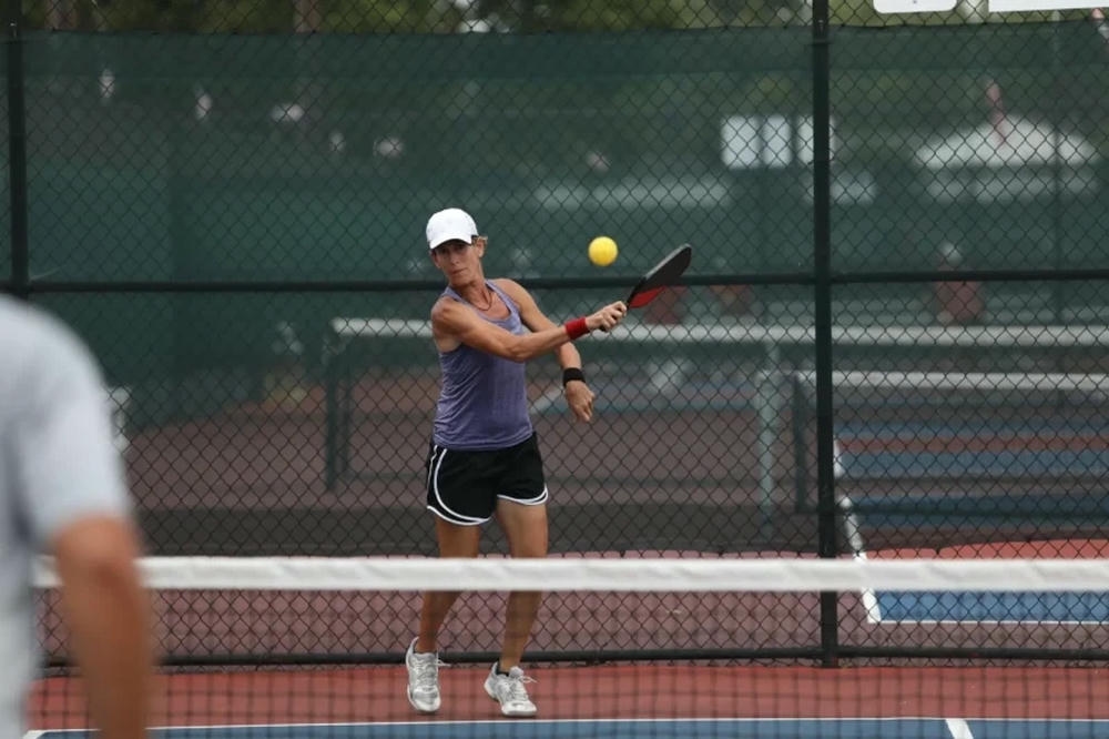 ky-thuat-giao-bong-Pickleball-4-.jpg