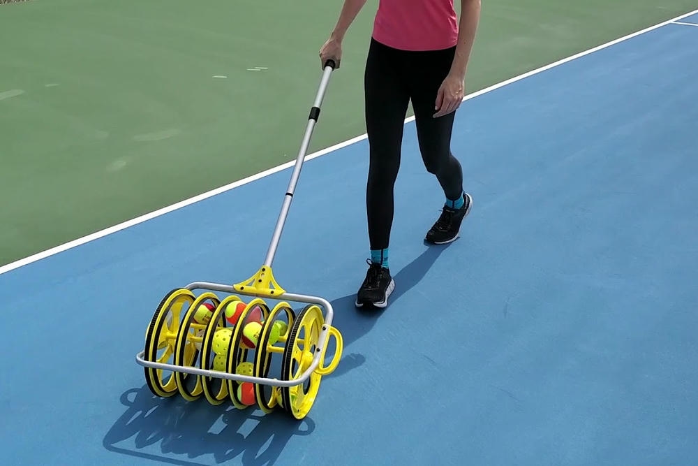 Dụng cụ nhặt bóng Pickleball có thực sự cần thiết?