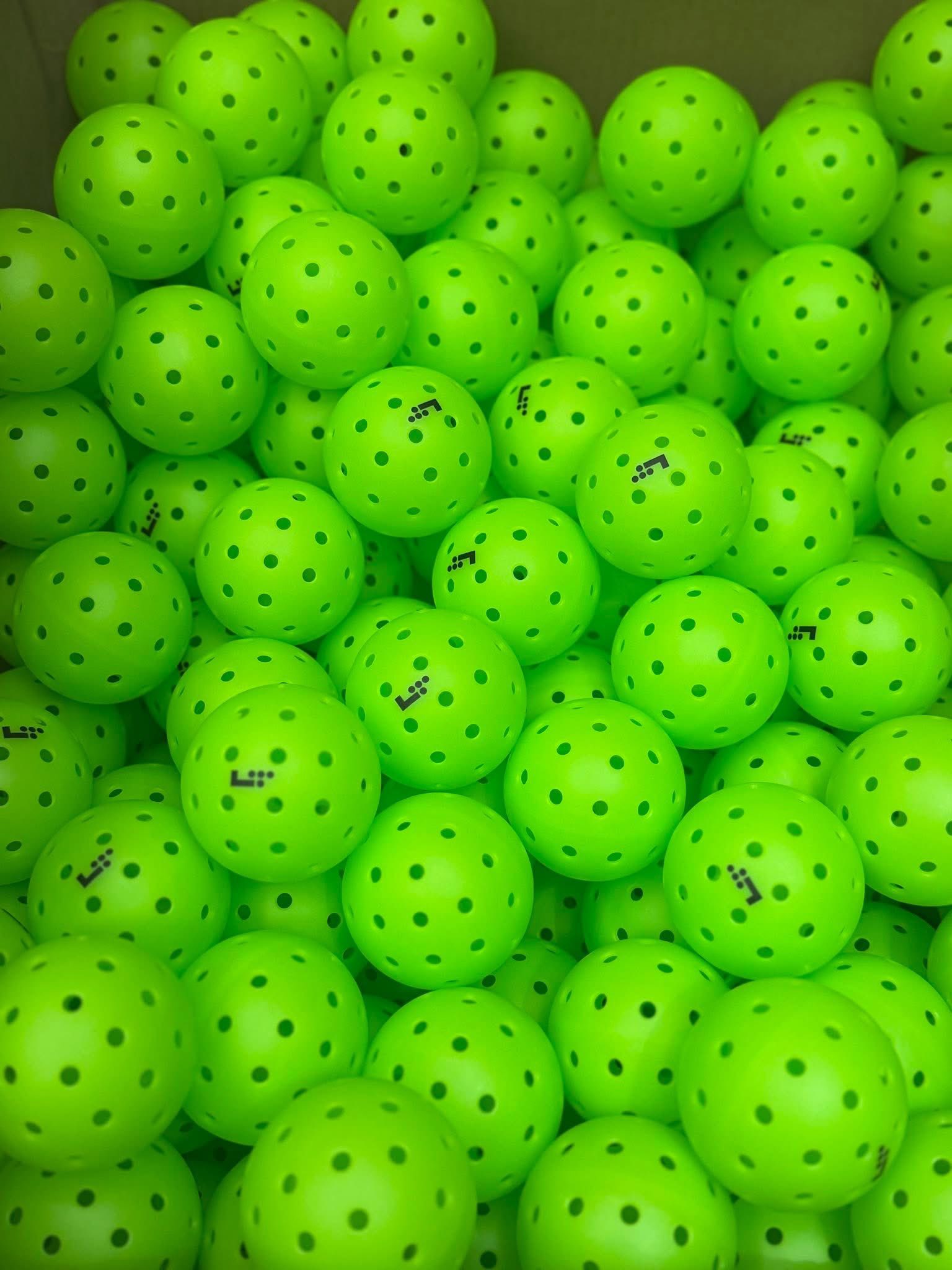Bóng Pickleball LT Pro 48 Lỗ (hộp 3 quả)