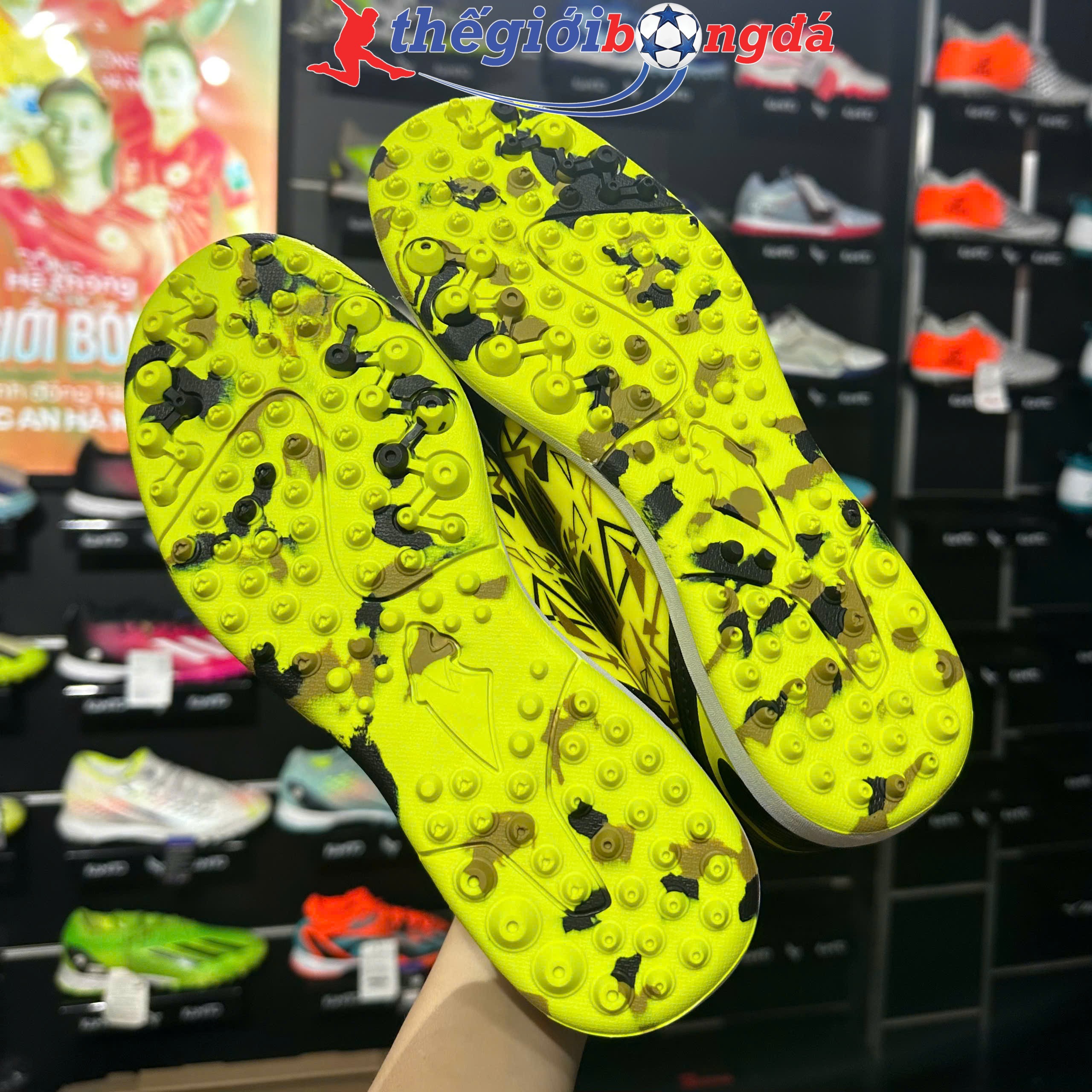 GIày đá bóng Pan Nitro TF Vàng Đen