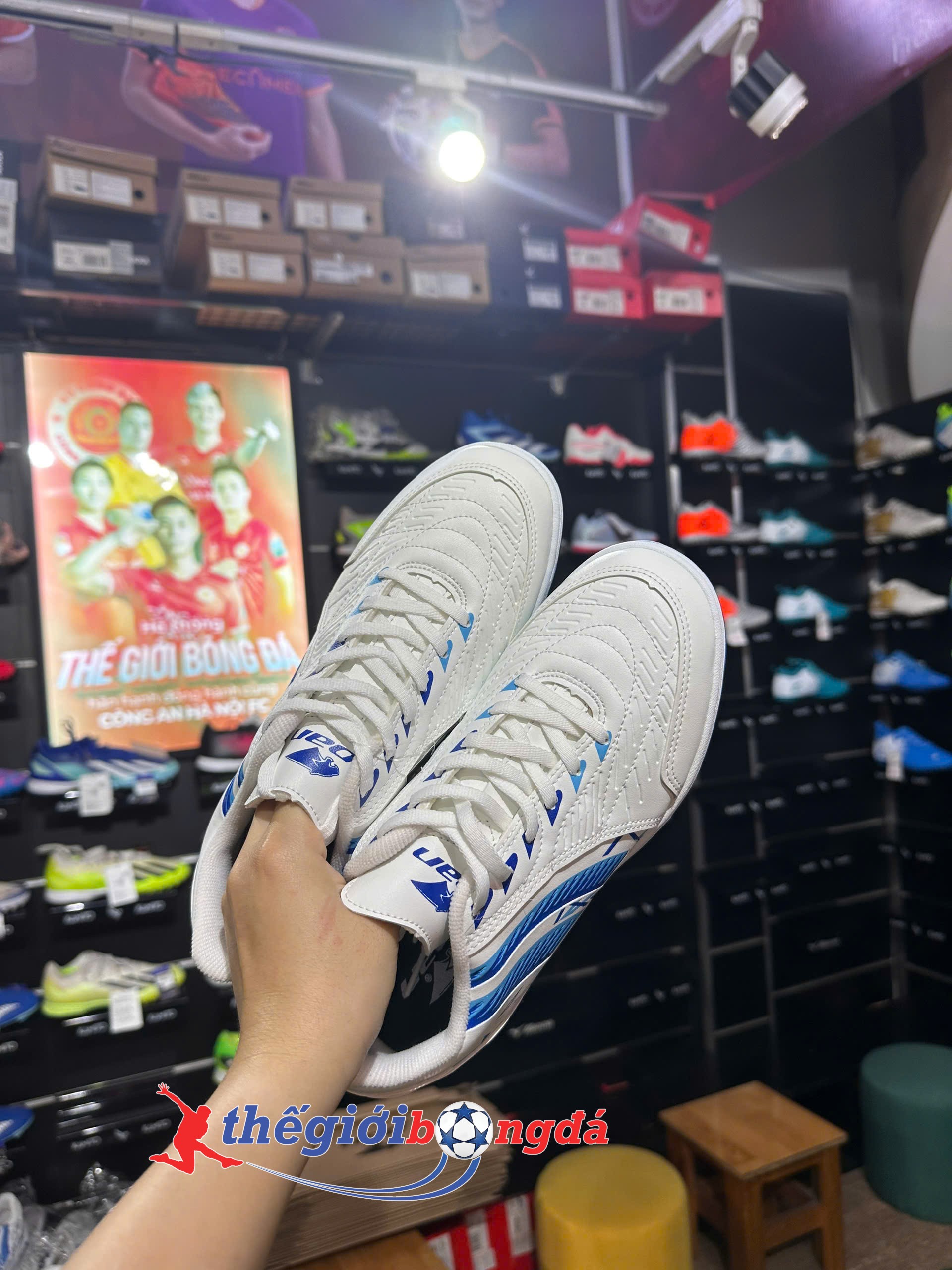 GIày đá bóng Pan Nitro TF Trắng Xanh