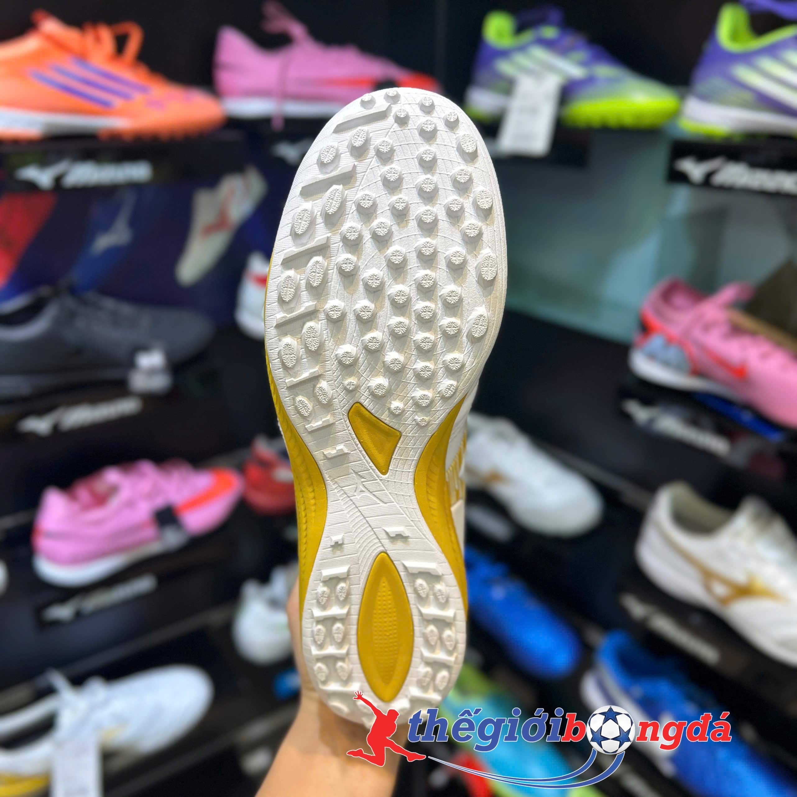 Giày đá bóng cỏ nhân tạo Mizuno Morelia Neo IV Pro TF - White Gold P1GD263550