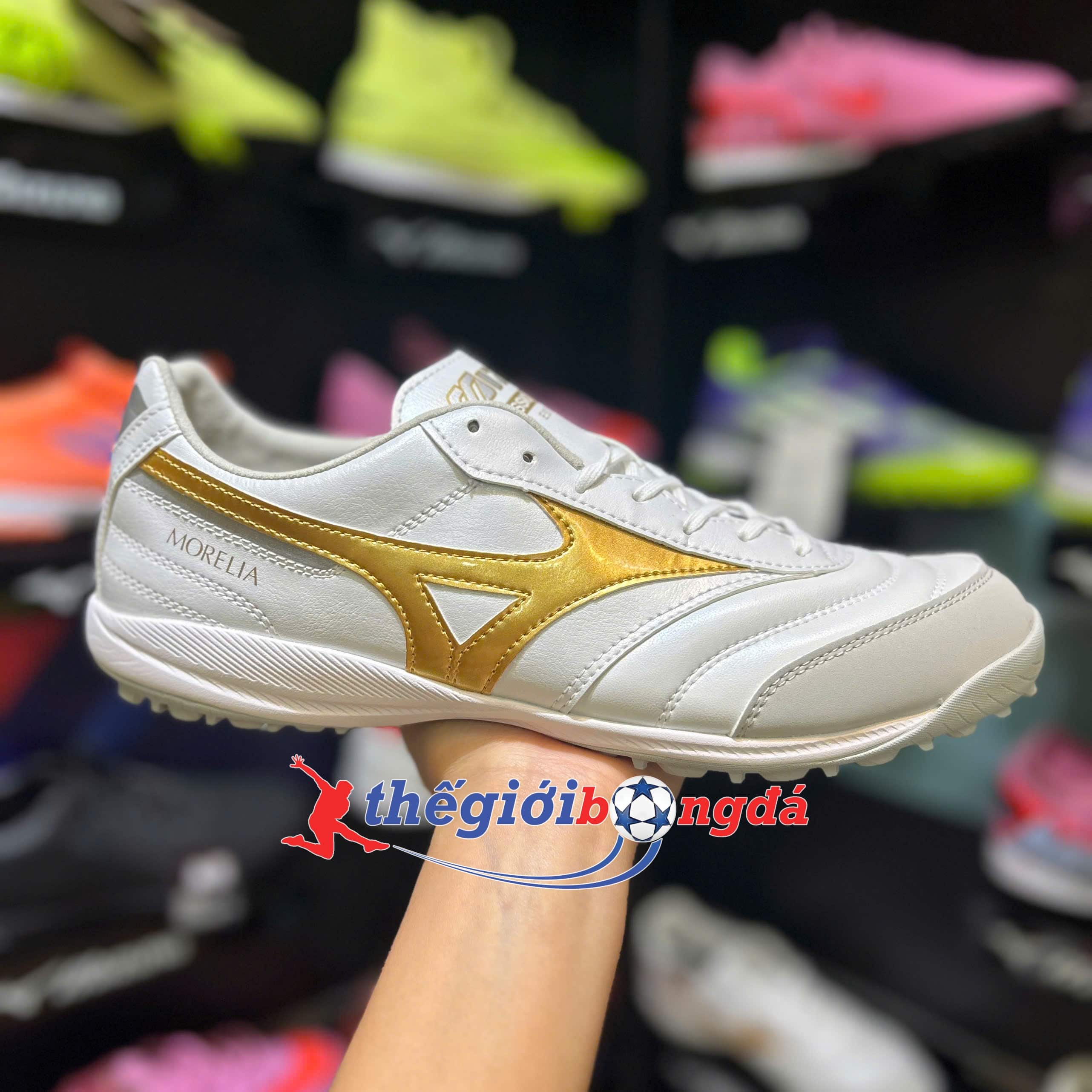 Giày đá bóng cỏ nhân tạo Mizuno Morelia Sala Pro AS TF - White/Gold Q1GB261350