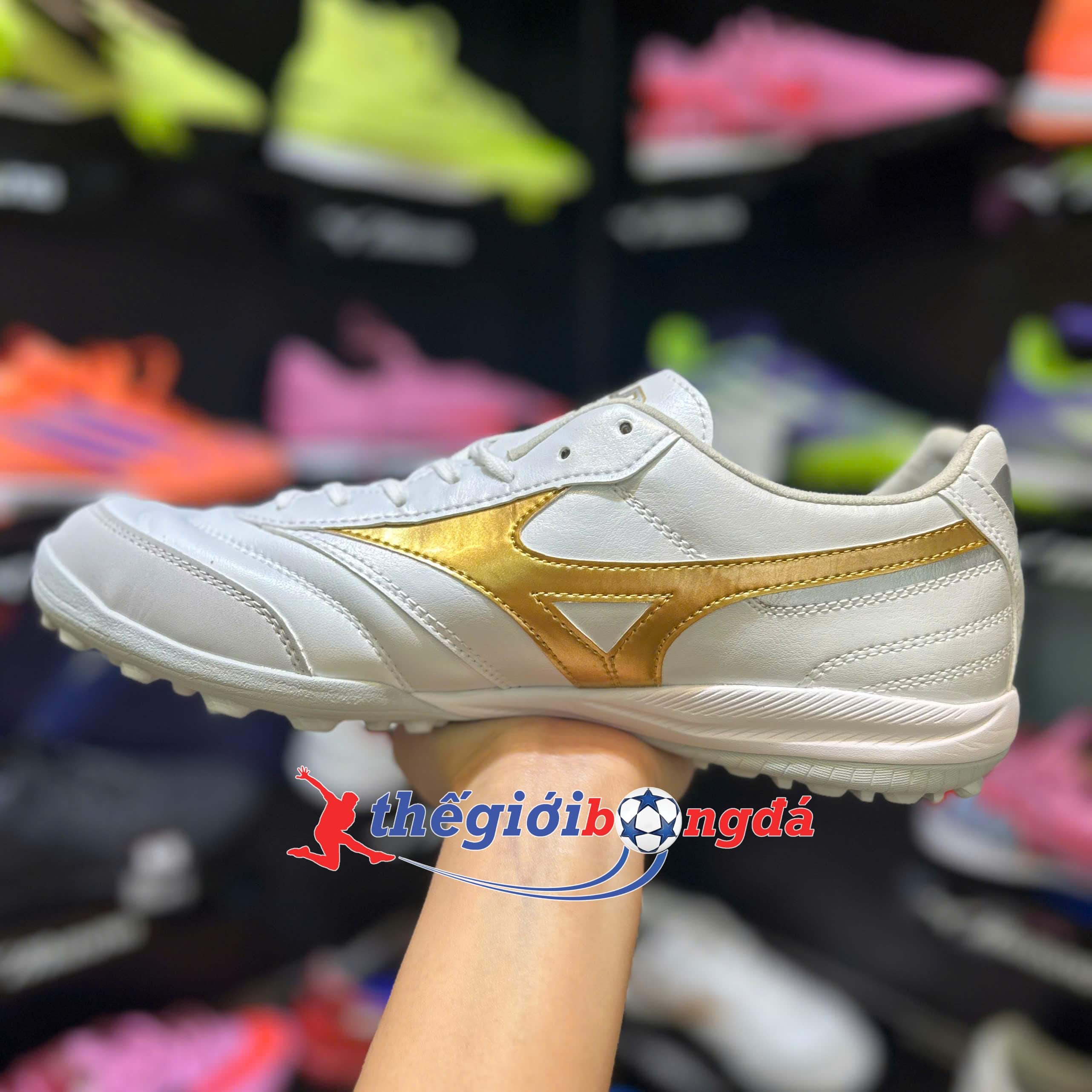 Giày đá bóng cỏ nhân tạo Mizuno Morelia Sala Pro AS TF - White/Gold Q1GB261350
