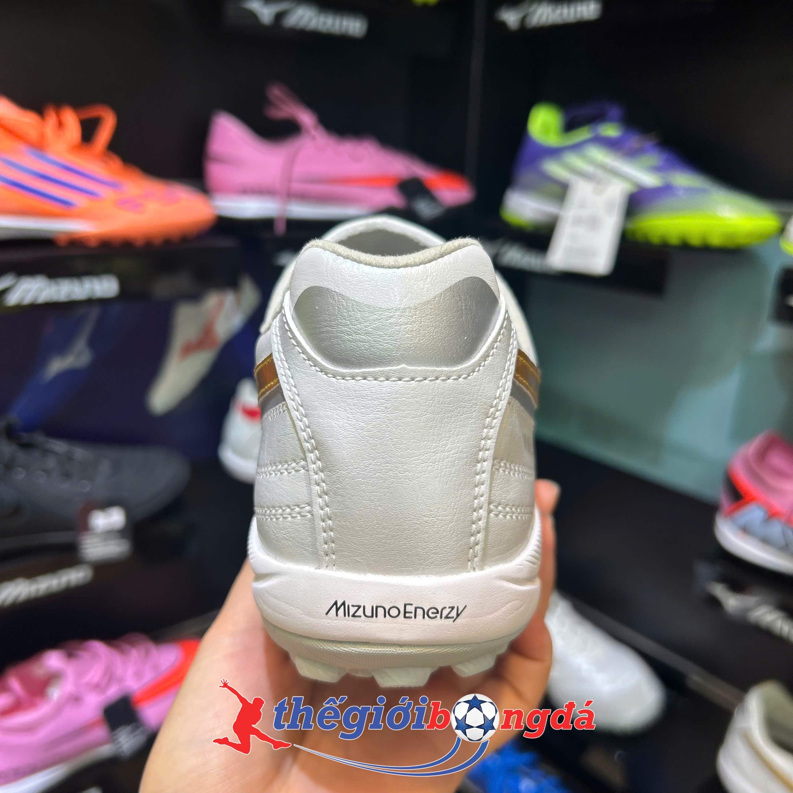 Giày đá bóng cỏ nhân tạo Mizuno Morelia Sala Pro AS TF - White/Gold Q1GB261350