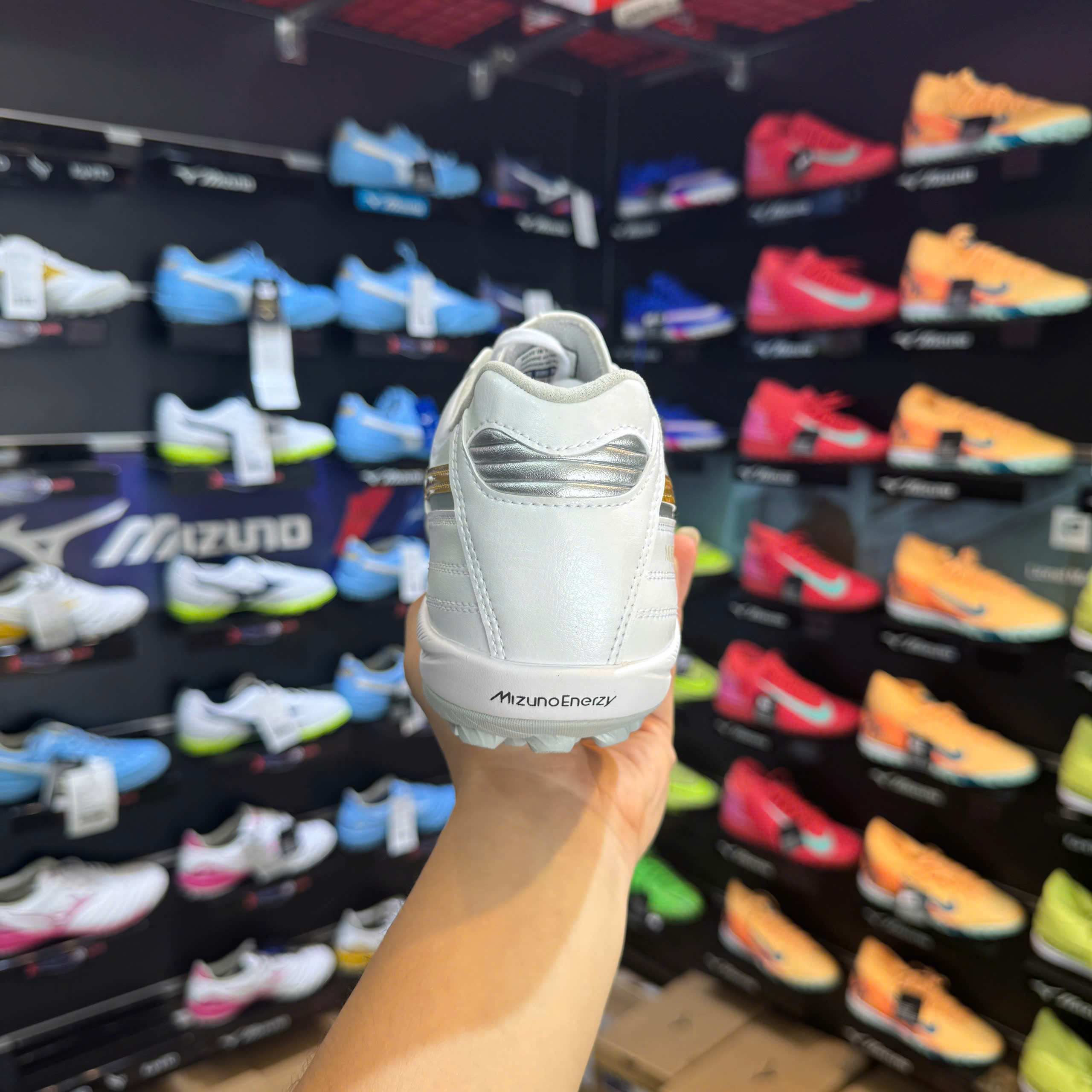 Mizuno Morelia Sala Elite AS TF Trắng Vàng - White/Gold Q1GB261250