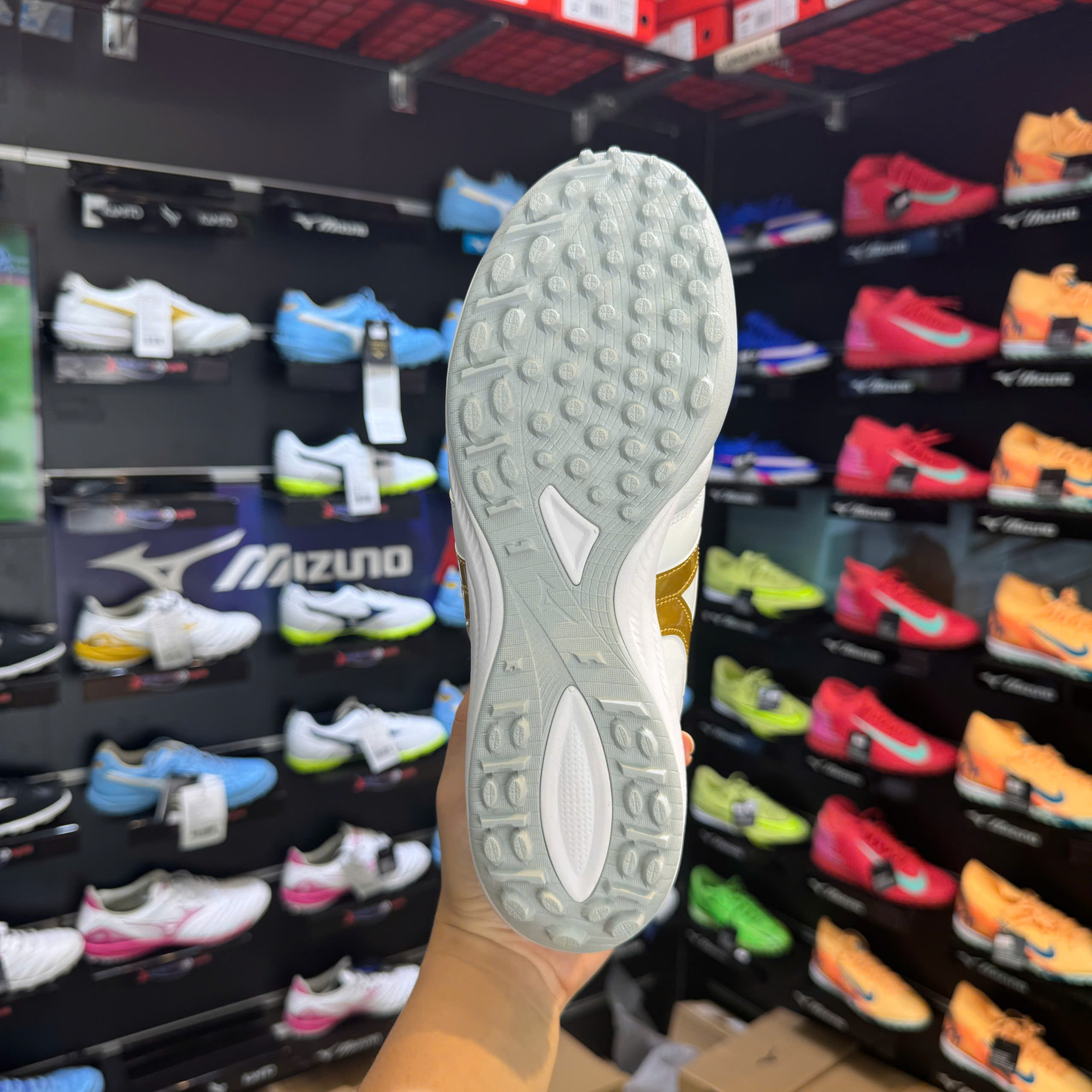Mizuno Morelia Sala Elite AS TF Trắng Vàng - White/Gold Q1GB261250