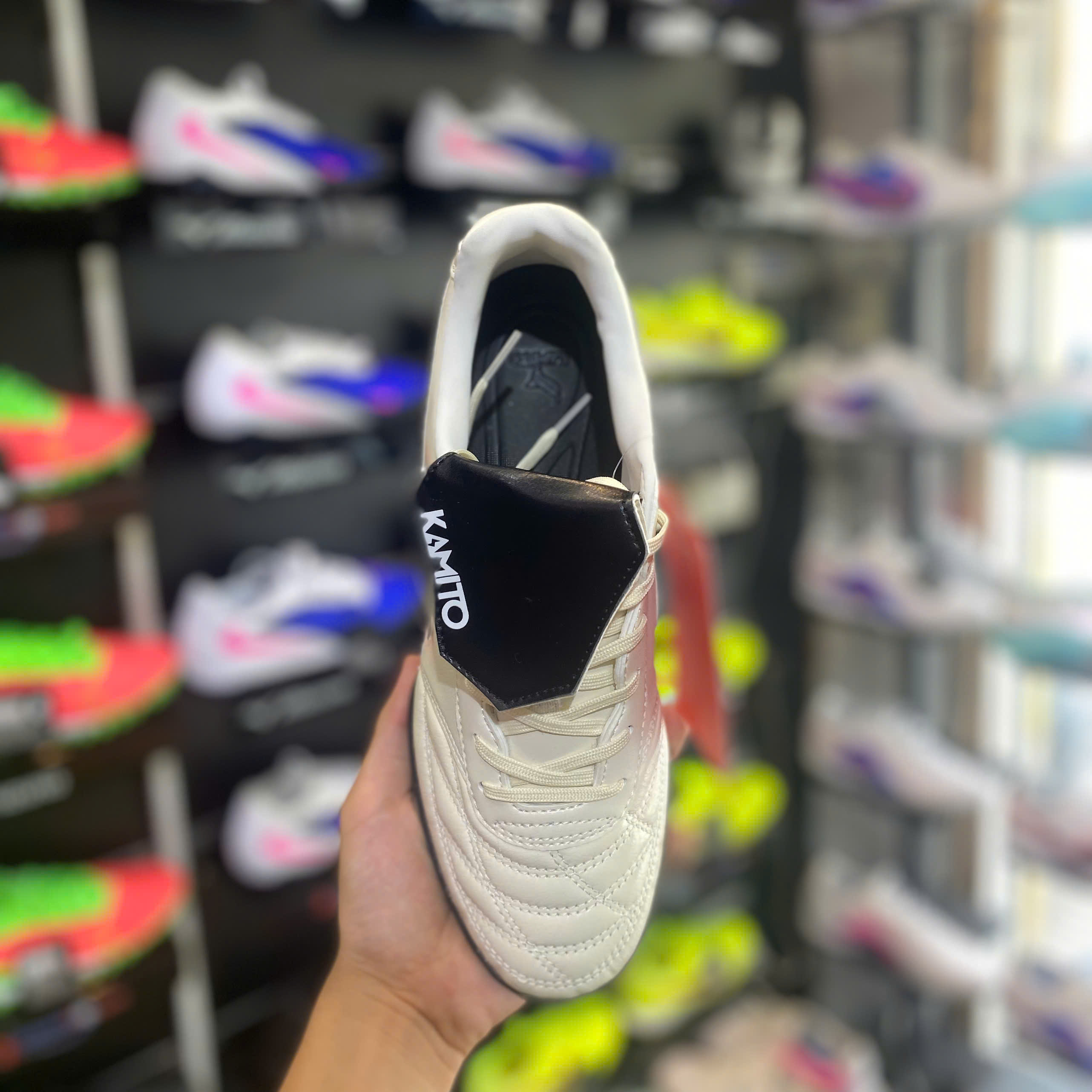 Giày Đá Bóng Kamito Artista 2 KL Limited TF (lưỡi gà gập), da thật- Màu Kem