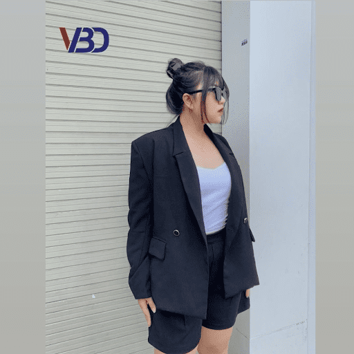 Chọn áo blazer nữ phù hợp với dáng người hình quả lê