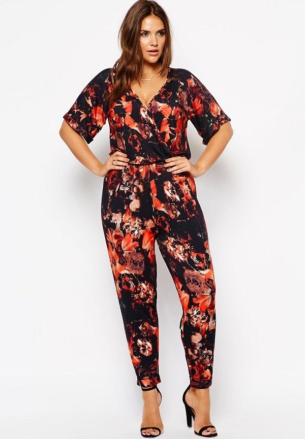 Nên tránh những bộ jumpsuit có họa tiết to và sặc sỡ