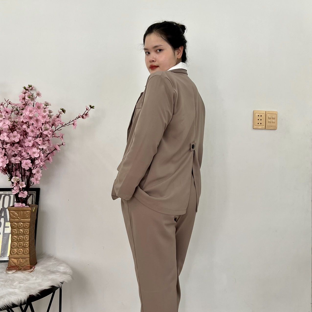 Áo blazer xẻ tà sau bigsize AKBS035 phong cách công sở dành cho nàng béo từ