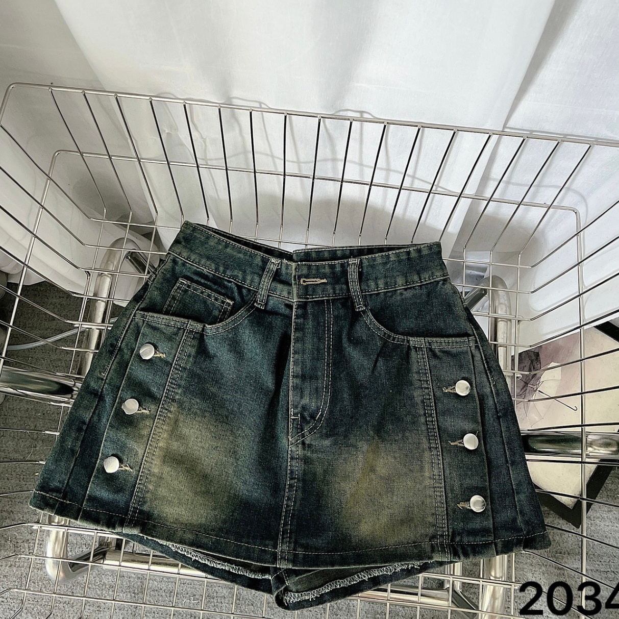 Quần short jeans - bảo bối hack dáng dành cho phái nữ