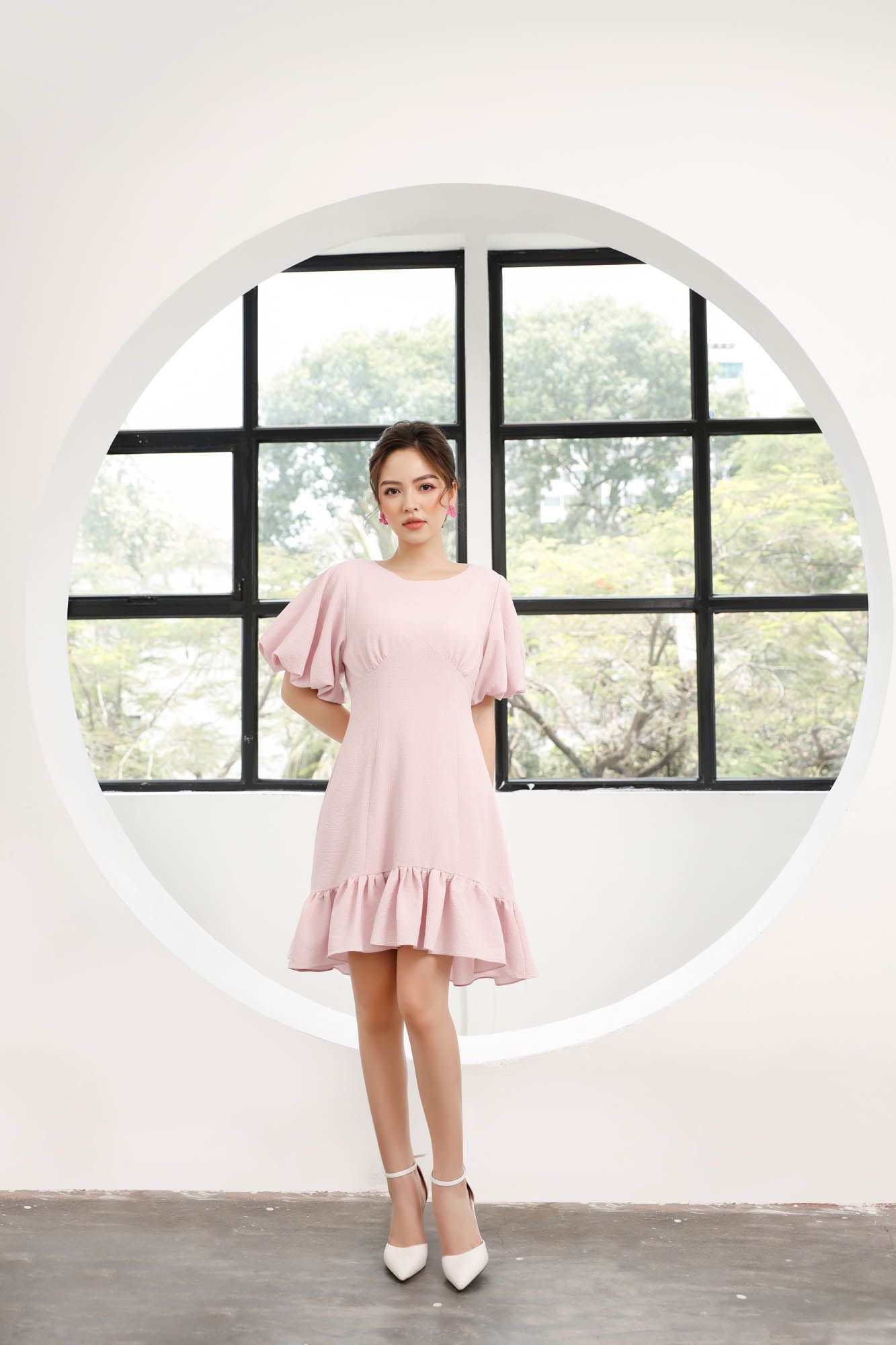 Kiểu váy đầm xòe cổ sen đẹp cho nàng công sở duyên dáng xuân hè 2019 - Thời  trang - Việt Giải Trí