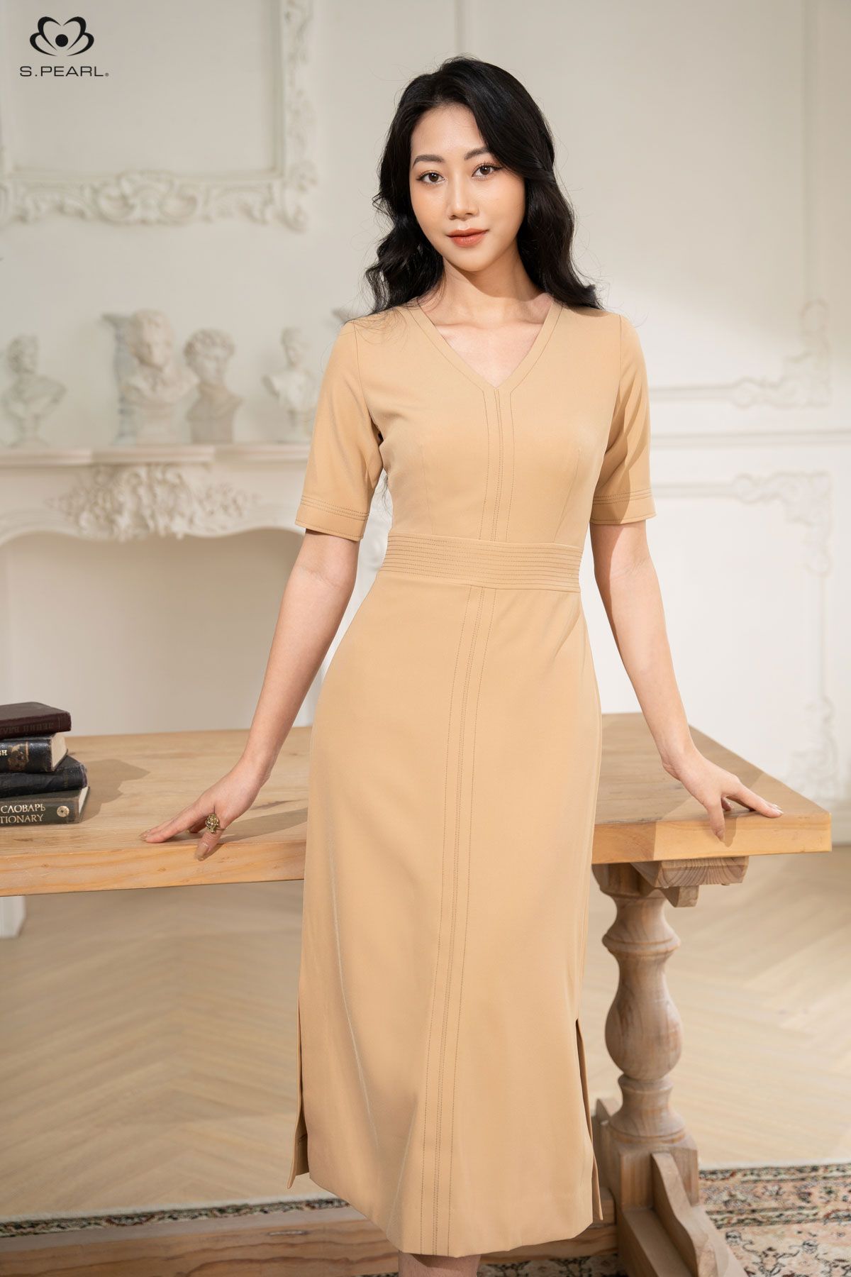 Đầm công sở liền thân thiết kế S.PEARL cổ chữ V chất liệu thô Hàn 21LF6892199