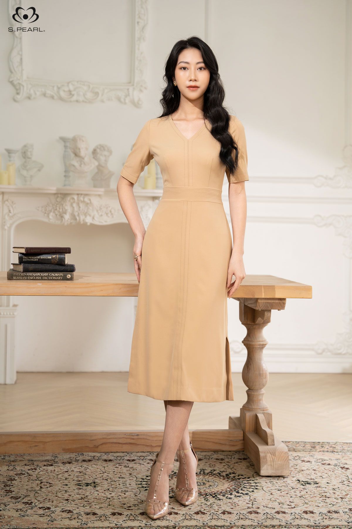 Đầm công sở liền thân thiết kế S.PEARL cổ chữ V chất liệu thô Hàn 21LF6892199