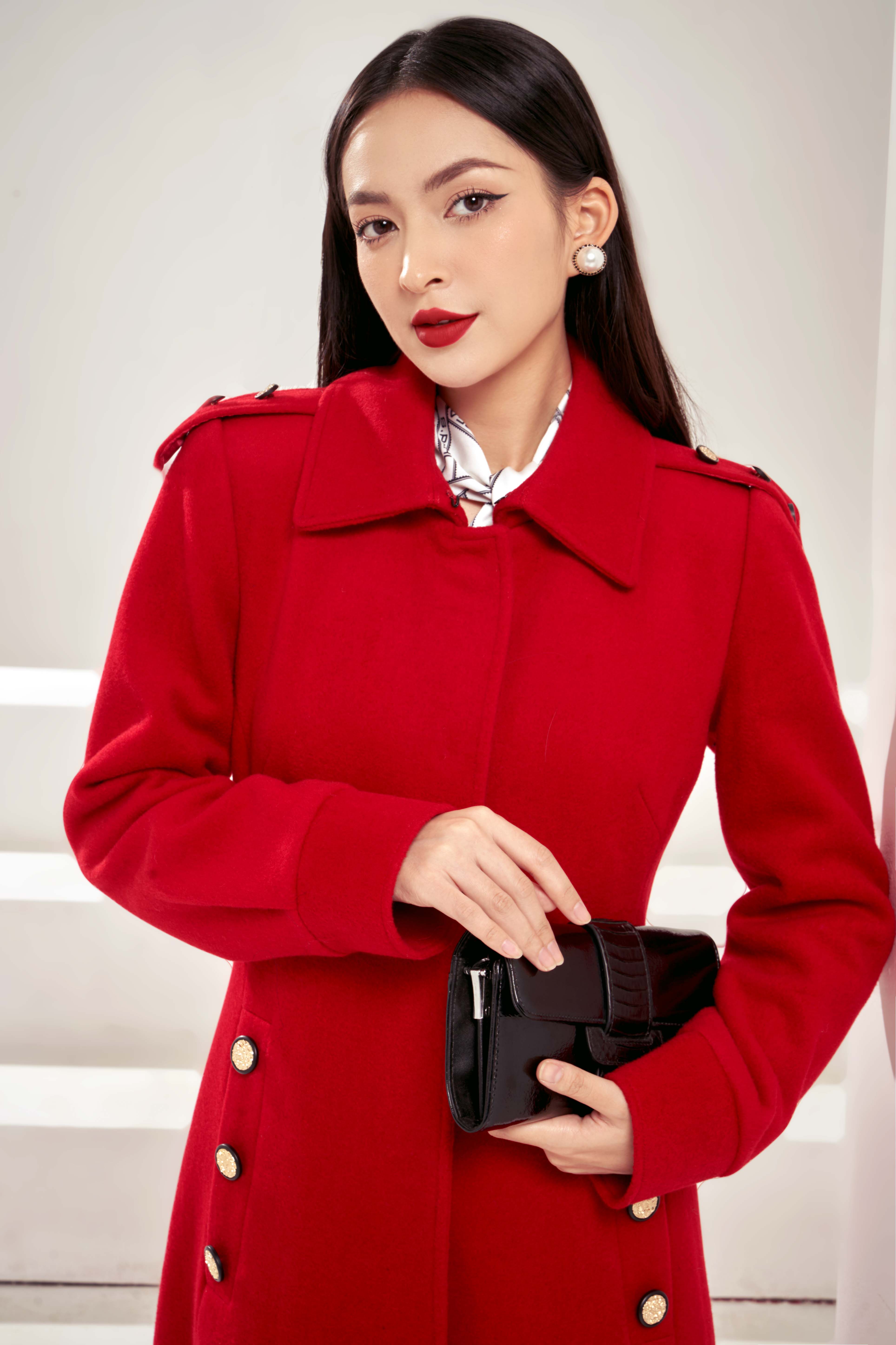 Áo khoác măng tô nữ màu đỏ sang trọng nhất thu đông 2018 – 2019. Áo khác măng  tô dạ lông cừu 2018-2019